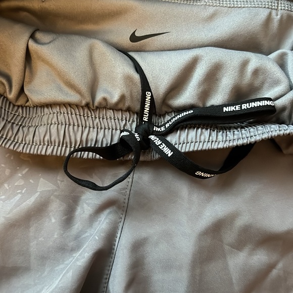 Nike dri-fit running shorts - Picture 3 of 9
